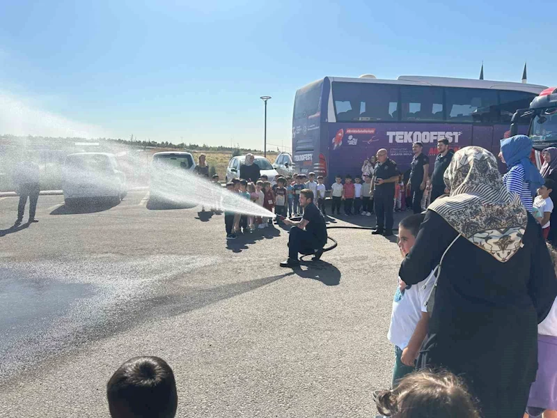 Pursaklar’da çocuklar itfaiye istasyonuna gezi düzenledi
