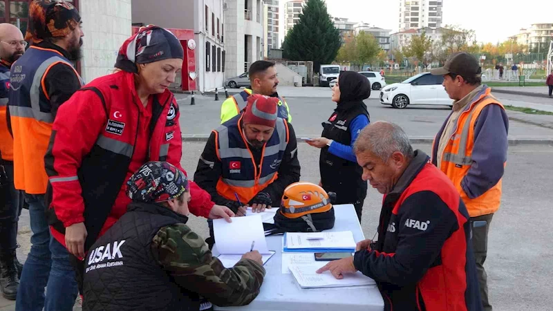 Uşak’ta gerçeğini aratmayan deprem tatbikatı
