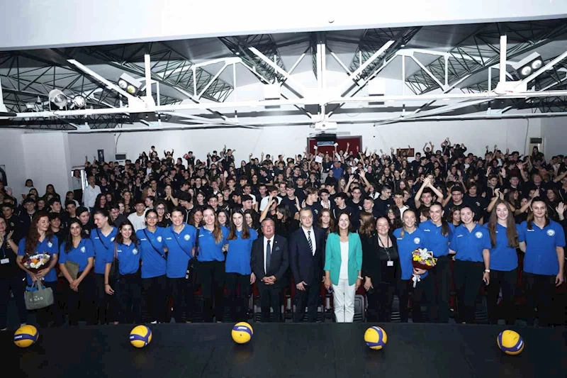 Nilüfer Belediyespor Eker Kadın Voleybol Takımı, öğrencilere altın tavsiyeler
