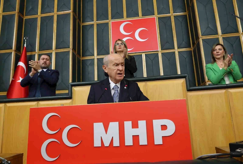 MHP Lideri Bahçeli: “Devleti milletten ayırmak, milleti devletten ayrıştırmak su katılmamış bölücülüktür.”
