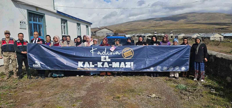 Kars’ta jandarma, erken yaştı zorla evlilikle ilgili bilgilendirme yapıyor
