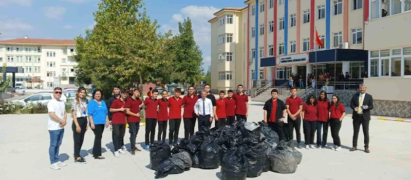 Öğrencilerden geri dönüşüme destek
