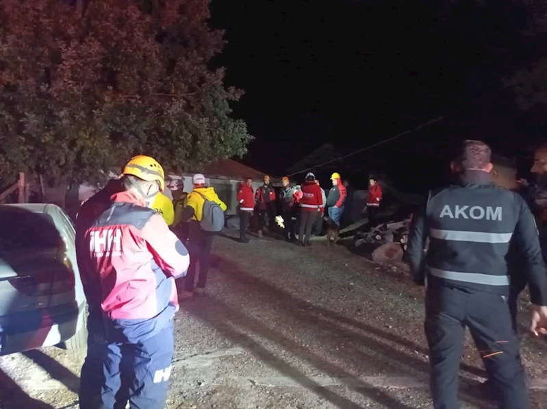 Adana’nın Kozan ilçesindeki depremde ilk belirlemelere göre 6 ev hasar gördü
