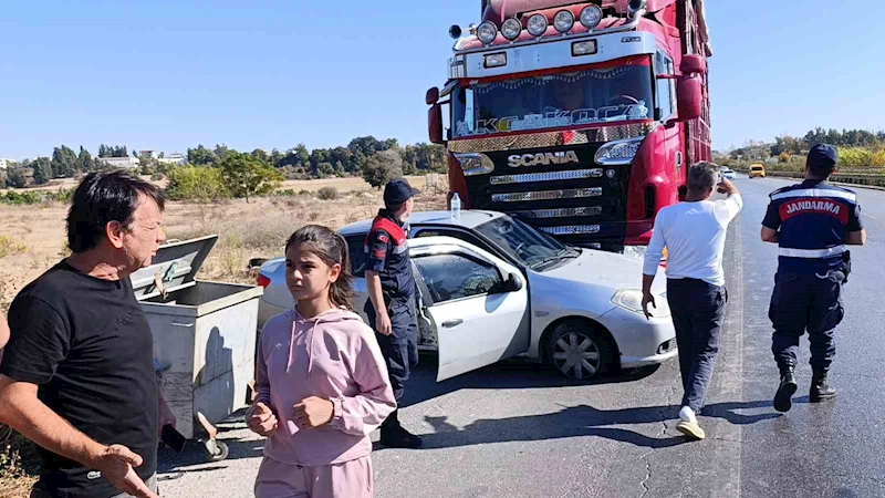 Kamyon önüne aldığı otomobili 500 metre sürükledi
