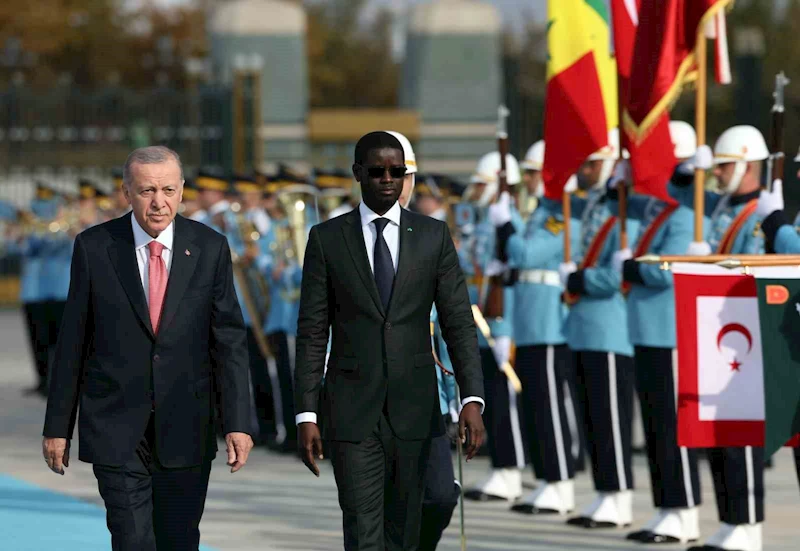 Cumhurbaşkanı Erdoğan, Senegal Cumhurbaşkanı Faye’yi resmi törenle karşıladı
