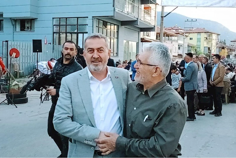 Özpek; “Pamukkale hizmet yerine istifa haberleri alıyor”
