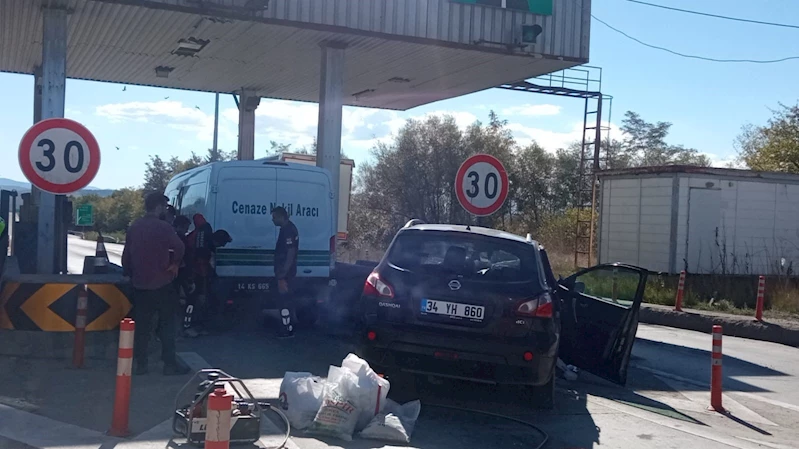 Gişelerde feci kaza: 1 ölü, 1 yaralı
