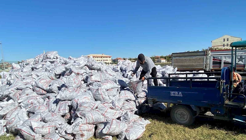 Kulu’da bin 500 aileye kömür dağıtıldı
