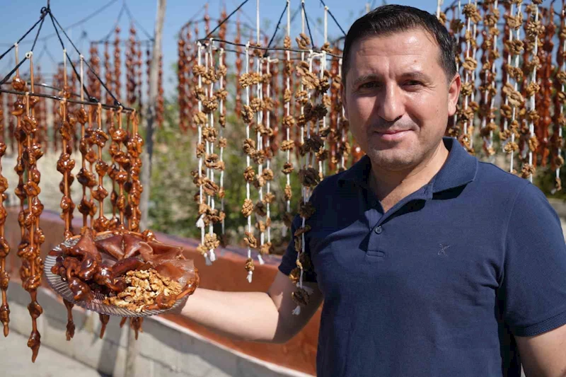 Kilis’te kışın vazgeçilmez lezzeti cevizli sucuk mesaisi başladı
