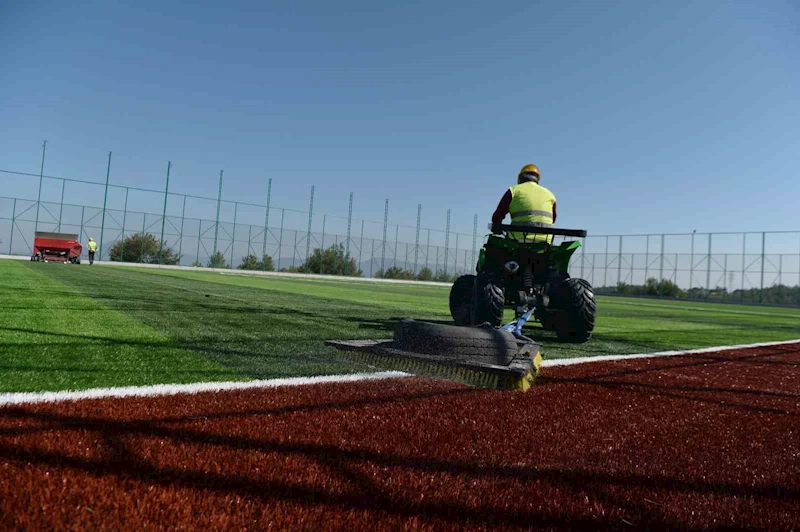 Osmangazi Belediyesi’nden Gündoğdu’ya futbol sahası
