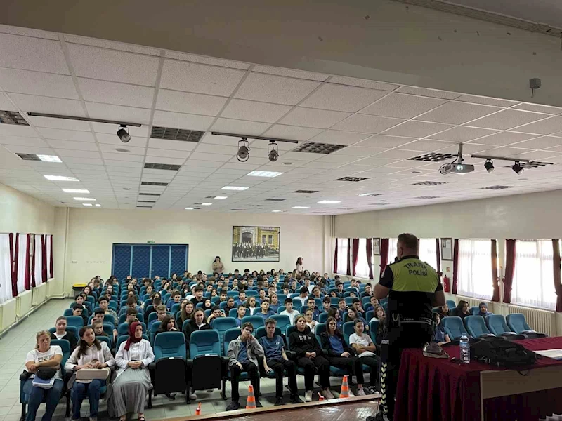 Edirne’de öğrencilere trafik güvenliği eğitimi verildi
