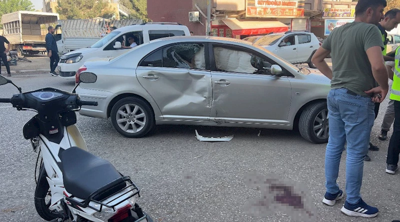 Çarptığı otomobilin camına ok gibi saplandı
