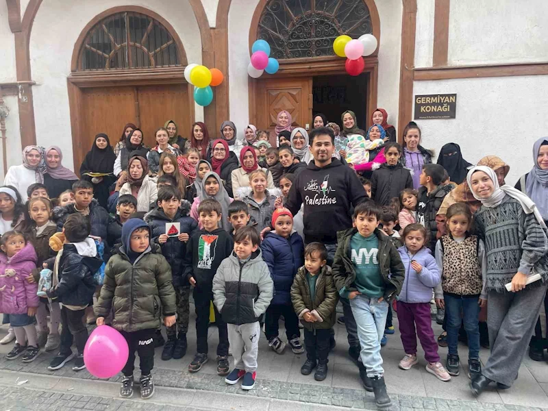 Kütahyalı gönüllüler tarihi konakta çocuklara unutulmaz bir gün yaşattı
