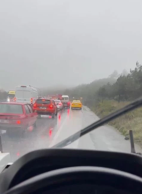 Emniyet şeridi uyanıklarını, ambulans şoförü görüntüledi
