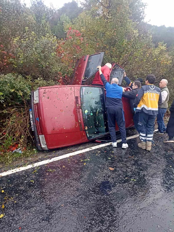 Alaplı’da otomobil kaza yaptı; 3 yaralı
