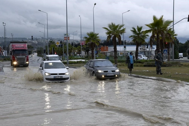 Aydın’da yağışlar gece yarısına kadar sürecek
