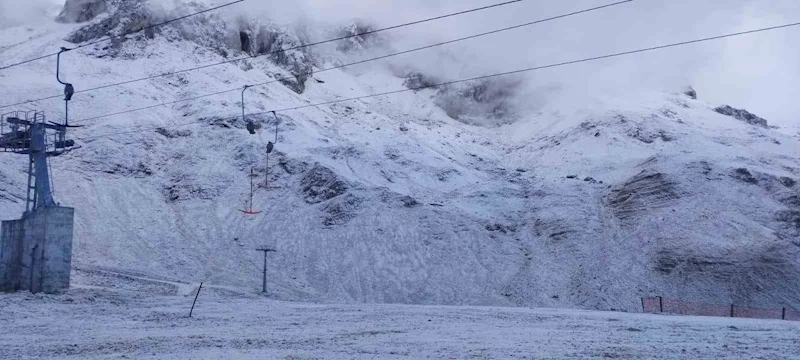 Davraz Kayak Merkezi sezona hazırlanıyor: İlk kar zirveye düştü
