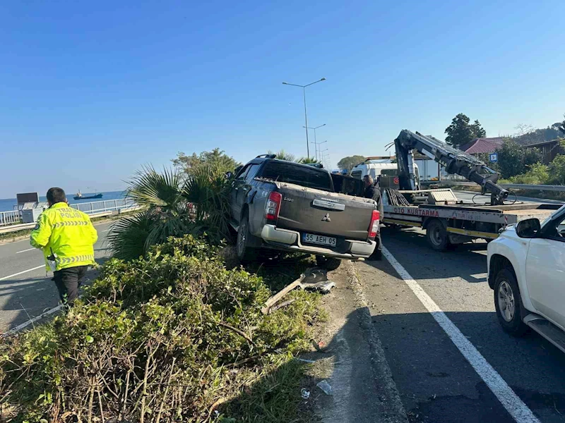 Rize’de otomobil direğe çarptı: 2 yaralı
