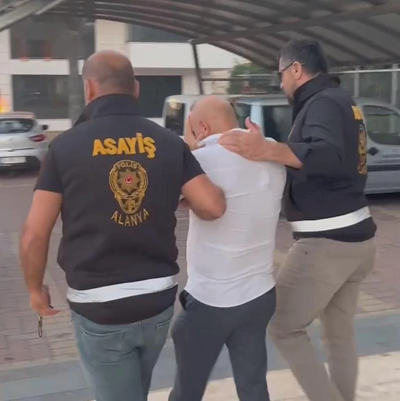 Alanya’da kesinleşmiş hapis cezasıyla aranan 3 şahıs yakalandı
