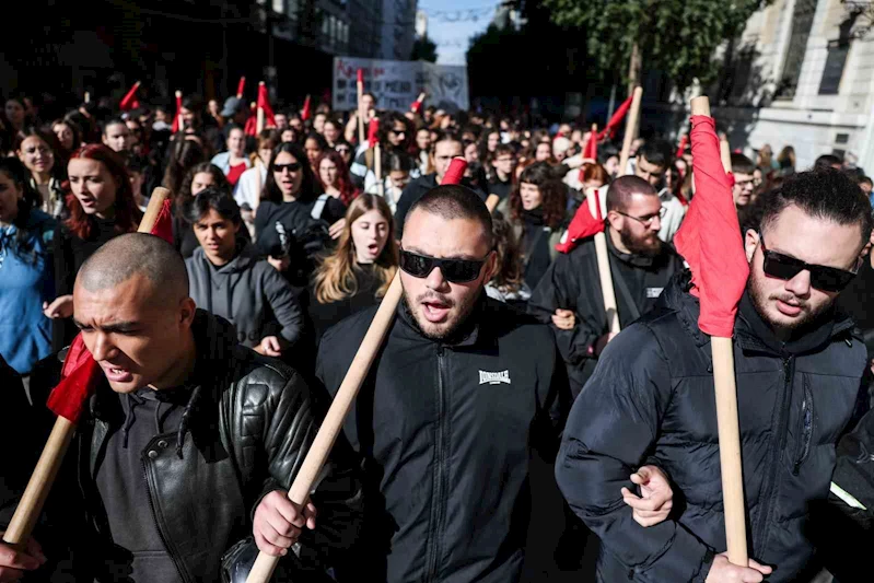 Yunanistan’da işçiler genel greve gitti: Binlerce kişi gösteri düzenledi
