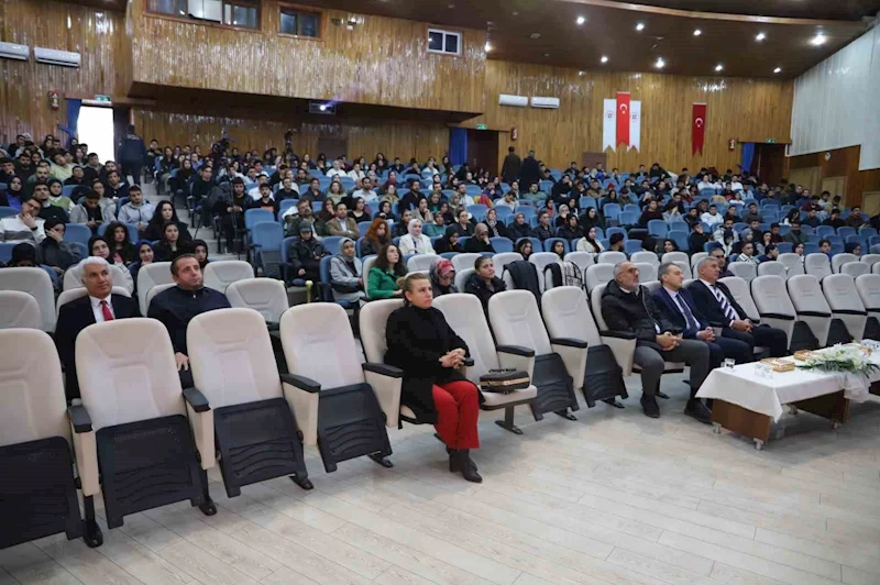 FÜ’de  “Bağımlılık ve Bağımlılıkla Mücadele” paneli düzenlendi
