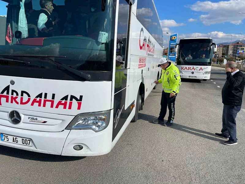 Oltu polisinden kış lastiği kontrolü
