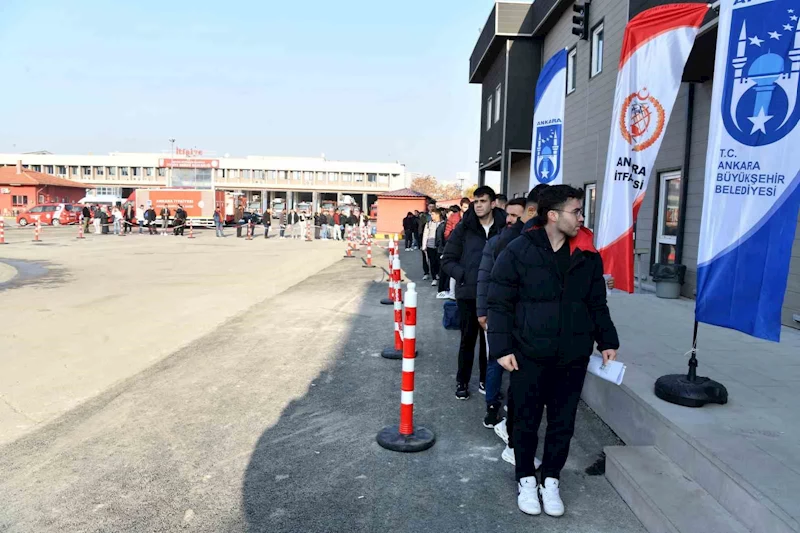 Ankara İtfaiyesi’nin 300 itfaiye memuru alımına yoğun ilgi
