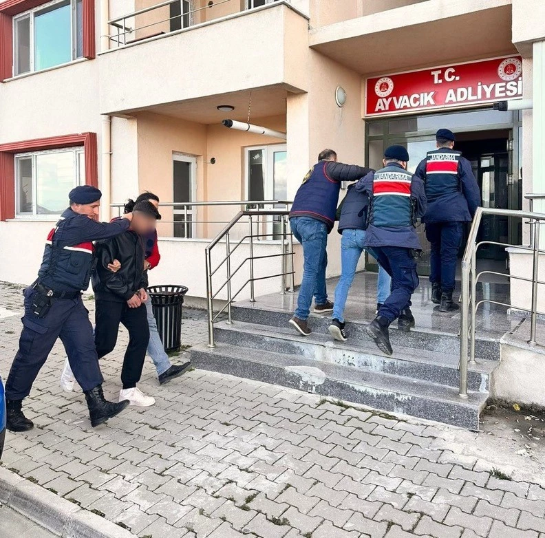 Ayvacık’ta işyerine pompalı tüfekle saldırıya 3 gözaltı
