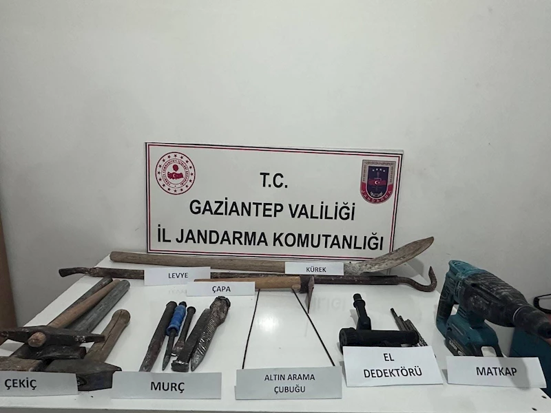 Jandarmadan kaçak kazı yapanlara suçüstü: 3 gözaltı
