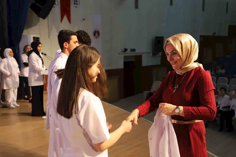 FÜ’de beyaz önlük giyme töreni düzenlendi
