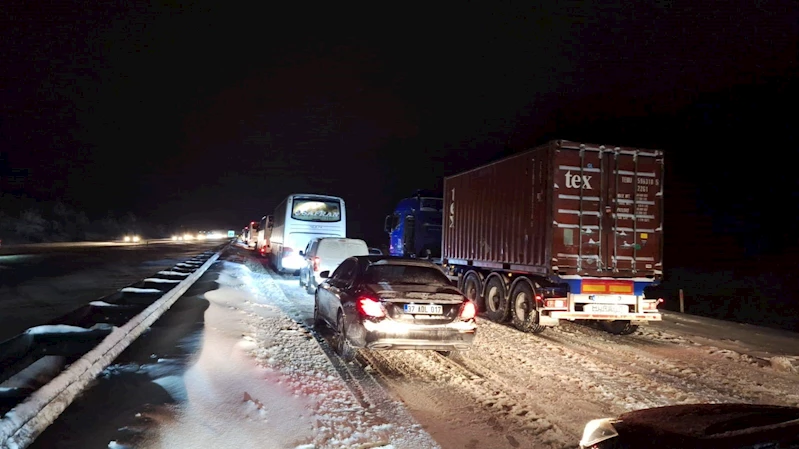 Ulaşıma kapanan D-100 karayolu 7 saat sonra açıldı
