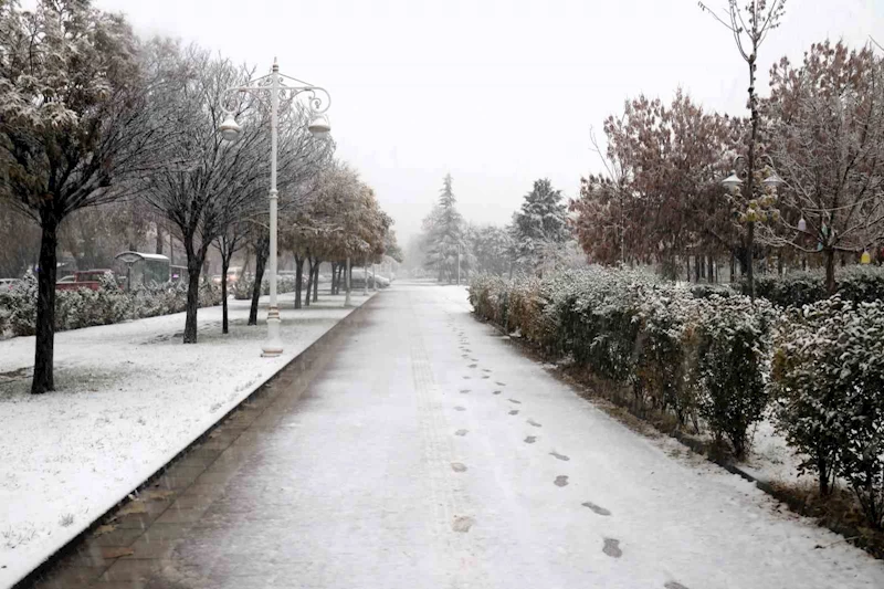 Malatya’da kar yağışı etkili oluyor
