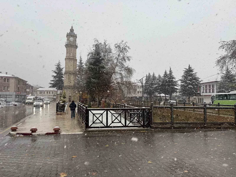 1650 rakımlı Çamlıbel Geçidi’nde kar ve tipi etkili oldu
