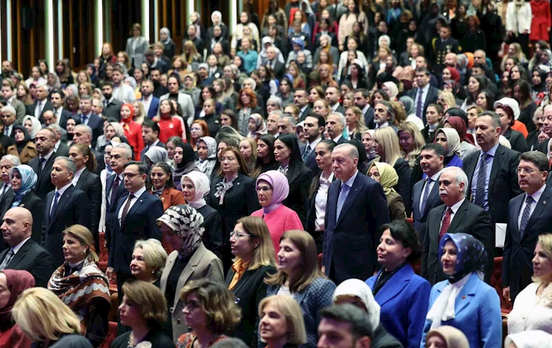 Cumhurbaşkanı Erdoğan: “Her türlü insan hakkı ihlalini görmezden gelenlerin meselesi asla kadınların hak ve hukuku, özgürlüğü olamaz”
