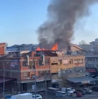 Ankara’da iş yerinin çatısında yangın
