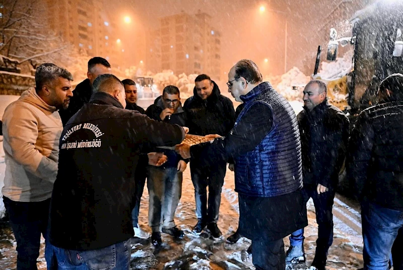 Yeşilyurt’ta kar mesaisi sürüyor
