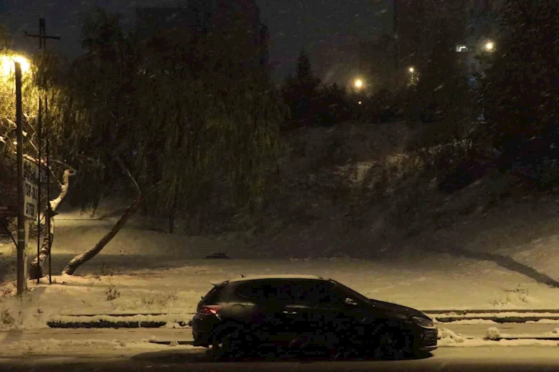 Ankara’da kar yağışı gece boyu devam etti
