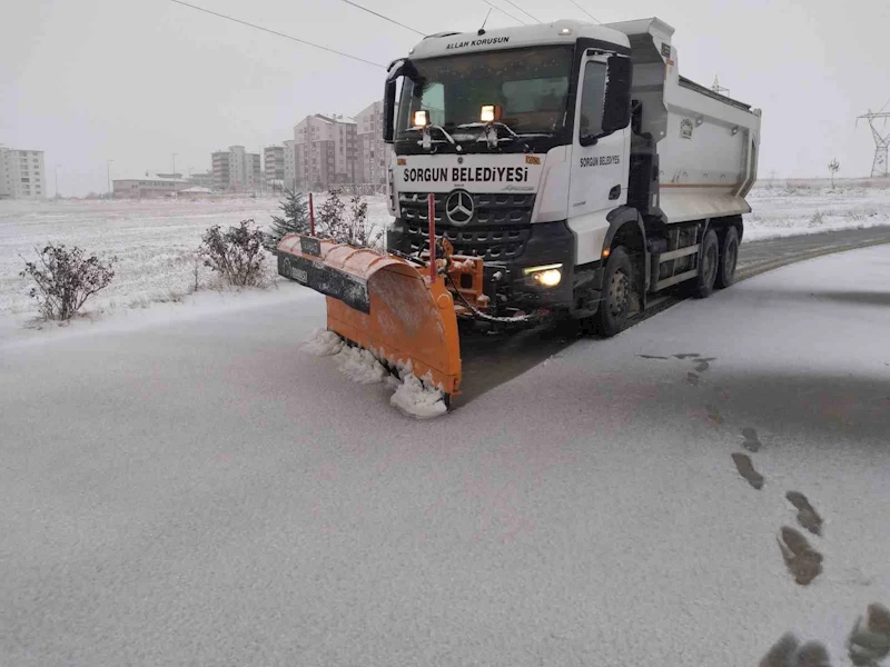 Yozgat’ta yoğun kar yağışı sonrası Sorgun Belediyesi kar temizleme mesaisinde
