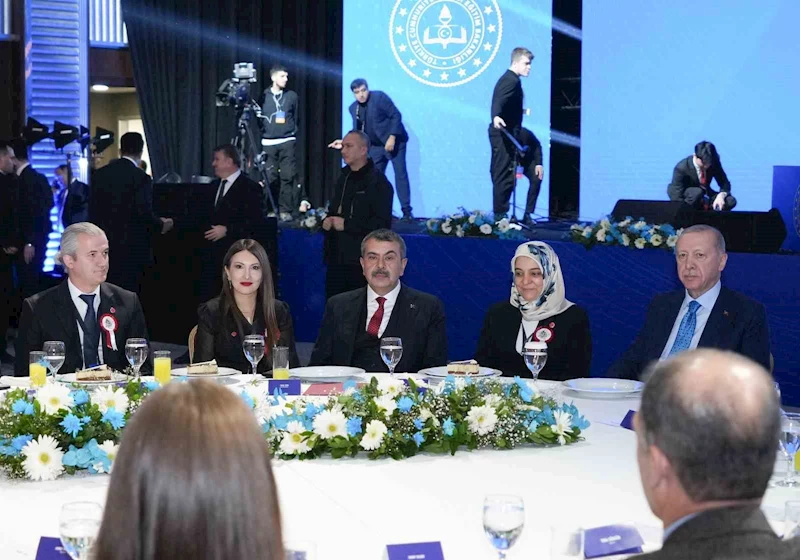 Ebru öğretmen yılın öğretmeni seçilerek Eskişehir’i gururlandırdı
