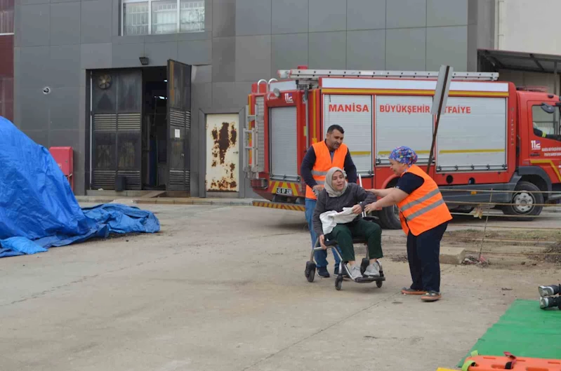 Hastanede yapılan yangın tatbikatı gerçeğini aratmadı
