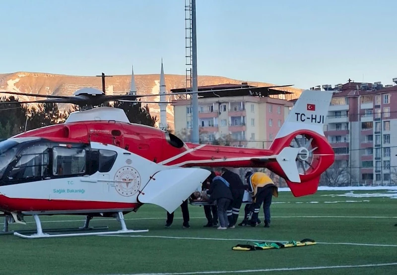 Ambulans helikopter silahla yaralanan genç için havalandı
