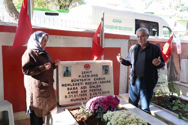 Şehit babası oğlunun kabrinin başından bir gün olsun ayrılmıyor
