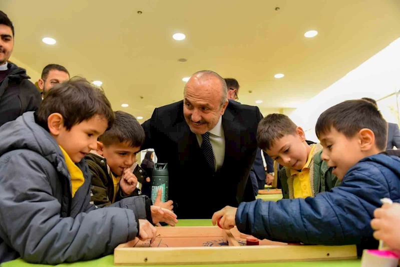 Öğrenciler, ahşap akıl oyunları ile hem eğlendi hem öğrendi
