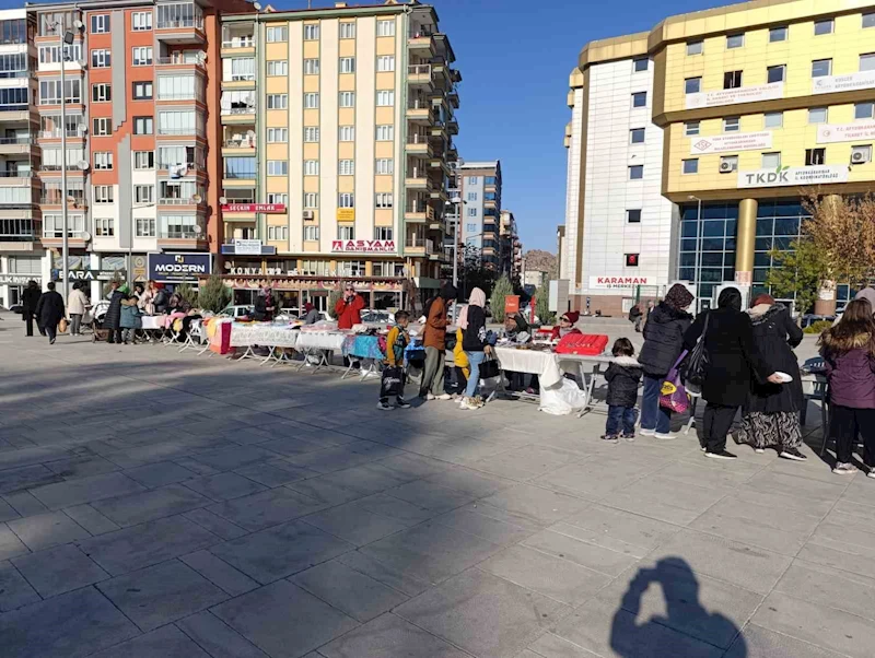 Emekçi Kadınlar pazarı yoğun ilgi gördü
