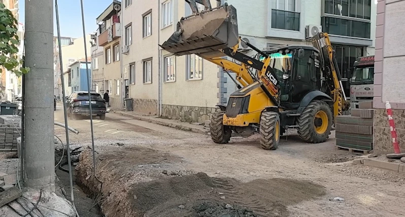 Kirli ayakkabılarını çıkarıp apartmana öyle girdi
