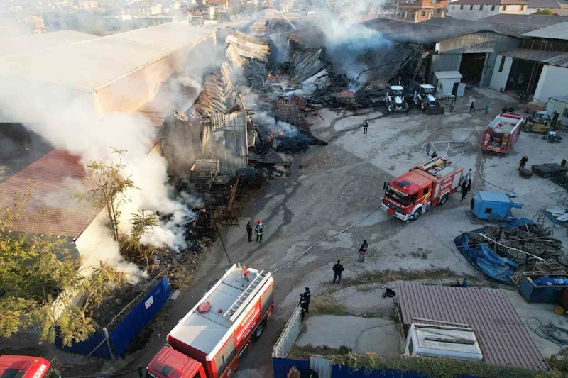 Metal fabrikasında çıkan yangın kısmen kontrol altına alındı
