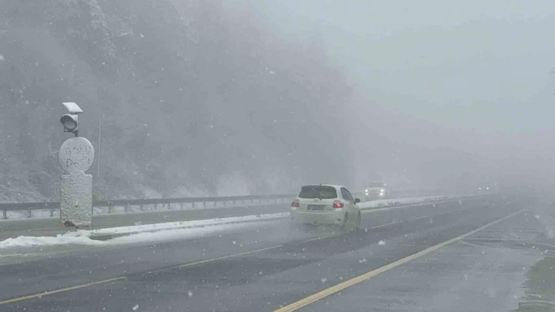 Bolu Dağı’nda kar yağışı sürüyor
