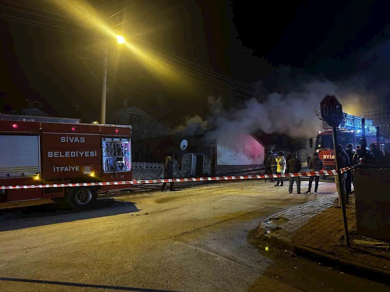 Sivas’ta devrilen elektrikli soba yangına neden oldu
