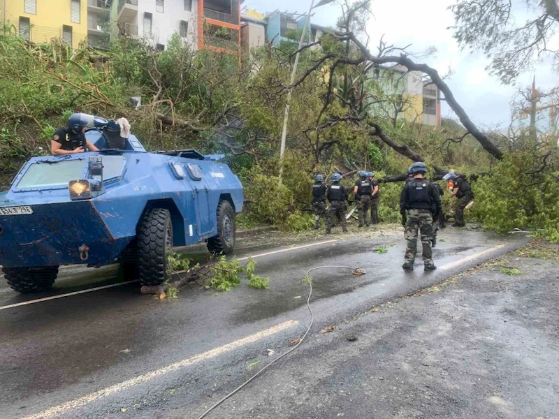 Fransa’nın denizaşırı toprağı Mayotte’yi Chido Kasırgası vurdu: 14 ölü
