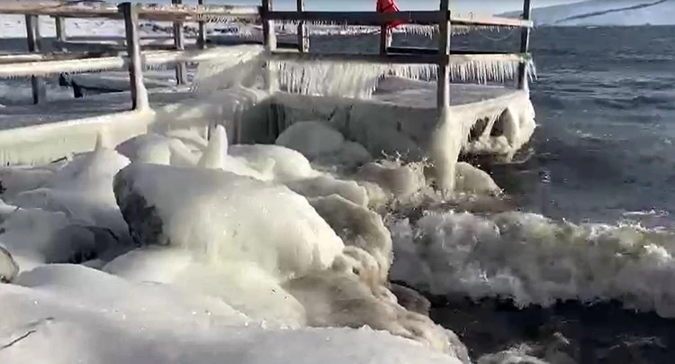 Çıldır Gölü’nün donmasını bekliyorlar
